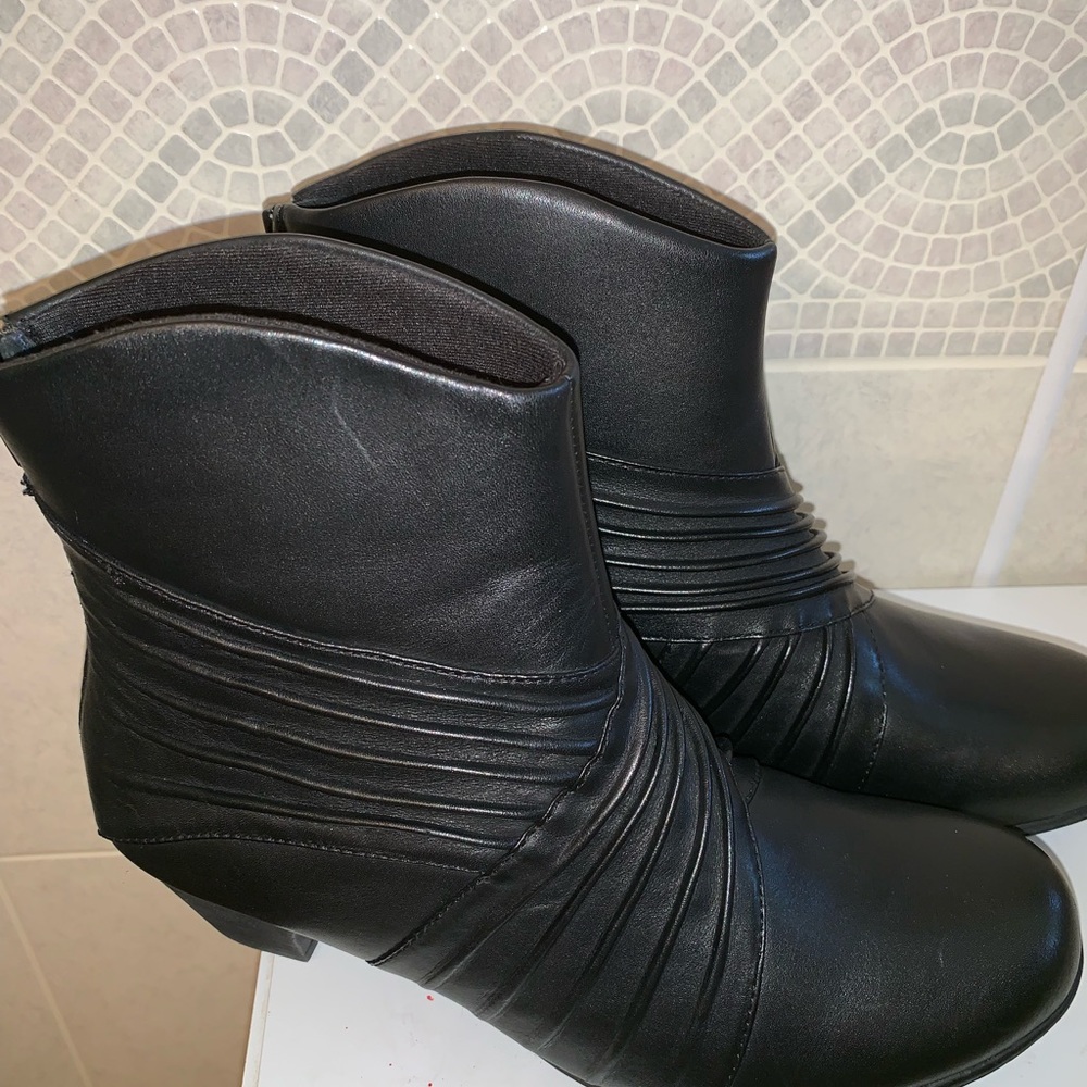 Brynn Rouched Leather upper Boot